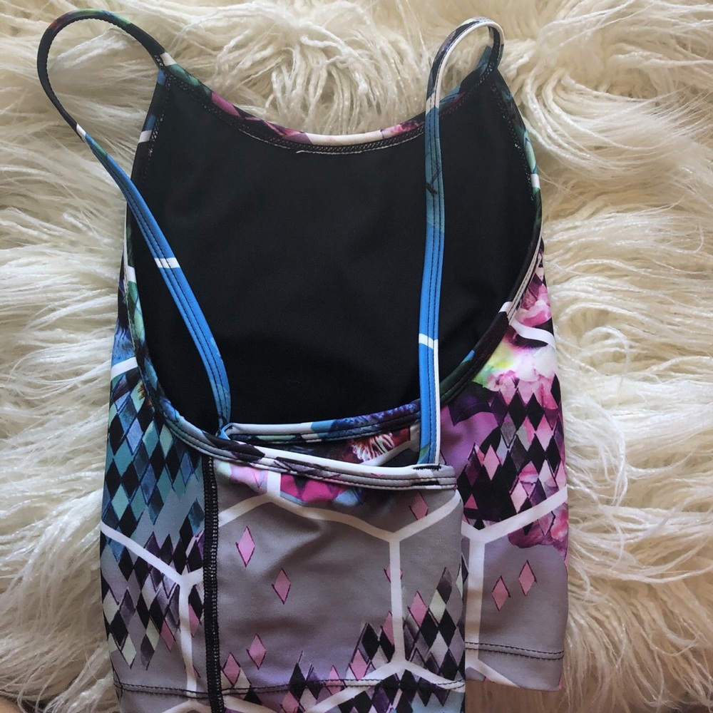 Multi-colored/ patterned tank top - Picture 3 of 4